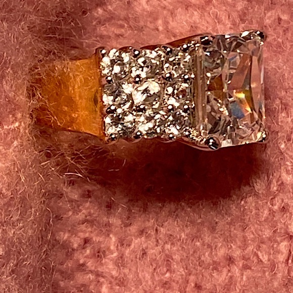 Simulated Diamond Engagement / Cocktail Ring - Picture 4 of 6